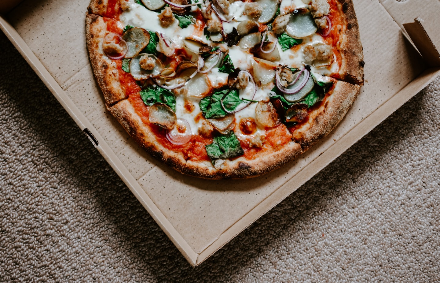 Pizza im Karton